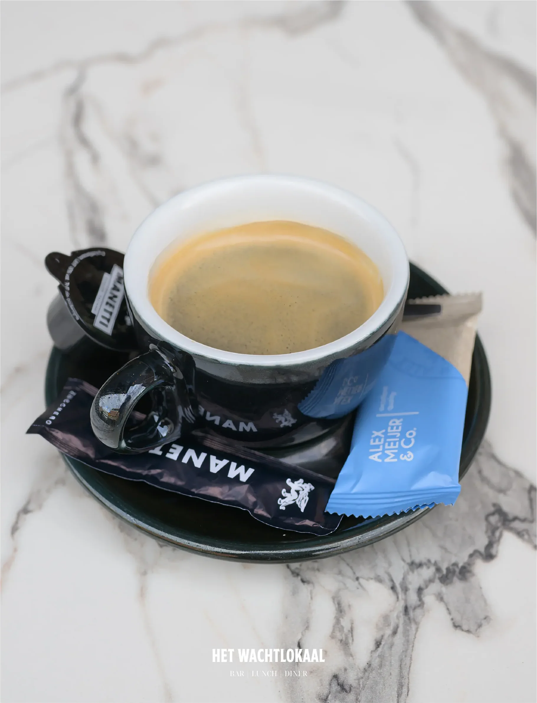 Espresso op marmeren tafel